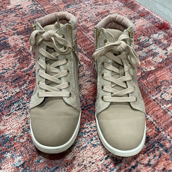 GB Girl size 5M high top sneaker with floral embroidery - Picture 4 of 9